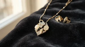 An elegant Art Deco geometric pattern showcasing vintage style wedding bands for women against a velvet jewelry tray.